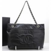 Chanel 36082 Medium Cross Body Bag Ladies