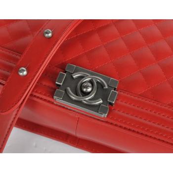 Chanel Boy Chanel Bags 67087 Red Medium Cross Body Bag HM07452