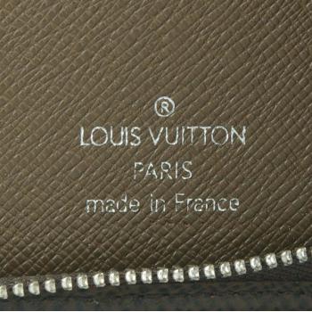 Louis Vuitton Taiga Leather M30678 Leather Wallet Mens